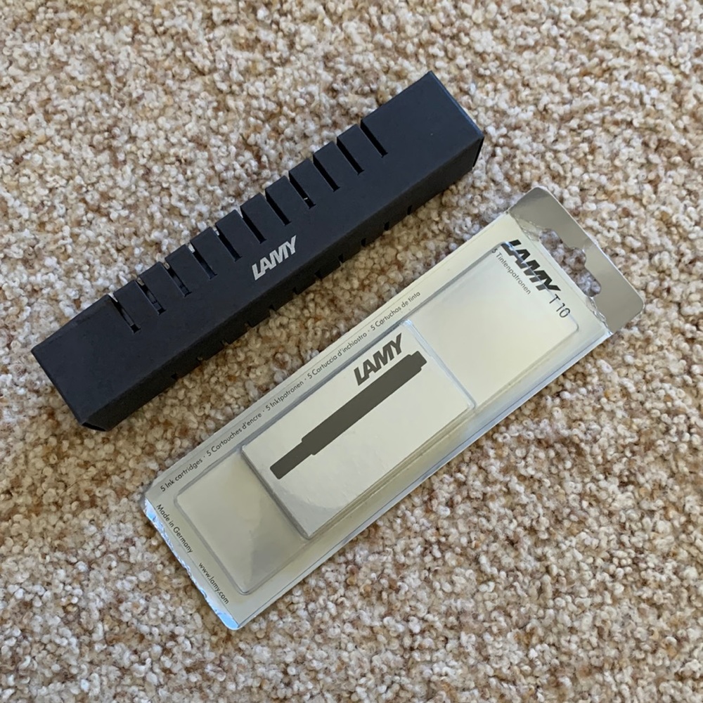 LAMY Safari Fountain Pen (Blue, Fine) + 5 ink cartridges